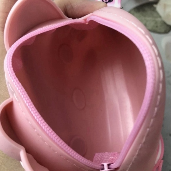 NEW Mini Silicone Hello Kitty Crossbody - Picture 2 of 7